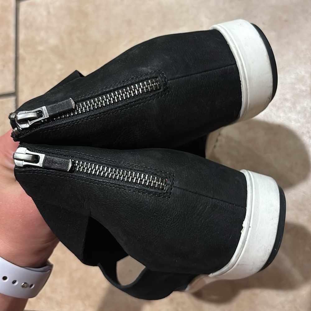 Eileen Fisher Black Suede Cross Strap Sandal - Picture 5 of 7